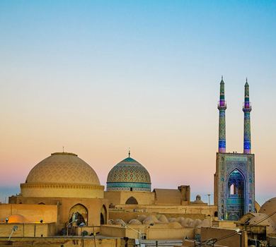 مسجد جامع یزد: مناره‌های آسمانی-مسجد جامع يزد: المآذن السماوية