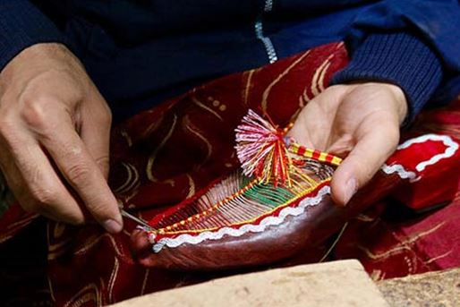 الجاروغ، الحذاءُ الوحيد الذي لا يفرّق بين الرجال والنساء! 