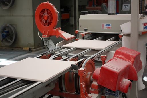 البلاط والفنون والحرف المرتبطة به