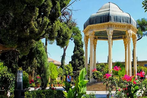 شيراز: عمارة الشعر، والحدائق، وعتبة الجمال