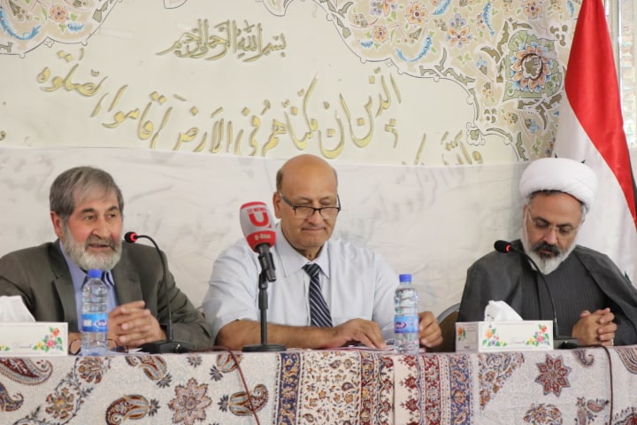  الندوة  حملت عنوان "الإمام الخميني ثائر على درب الأنبياء" 