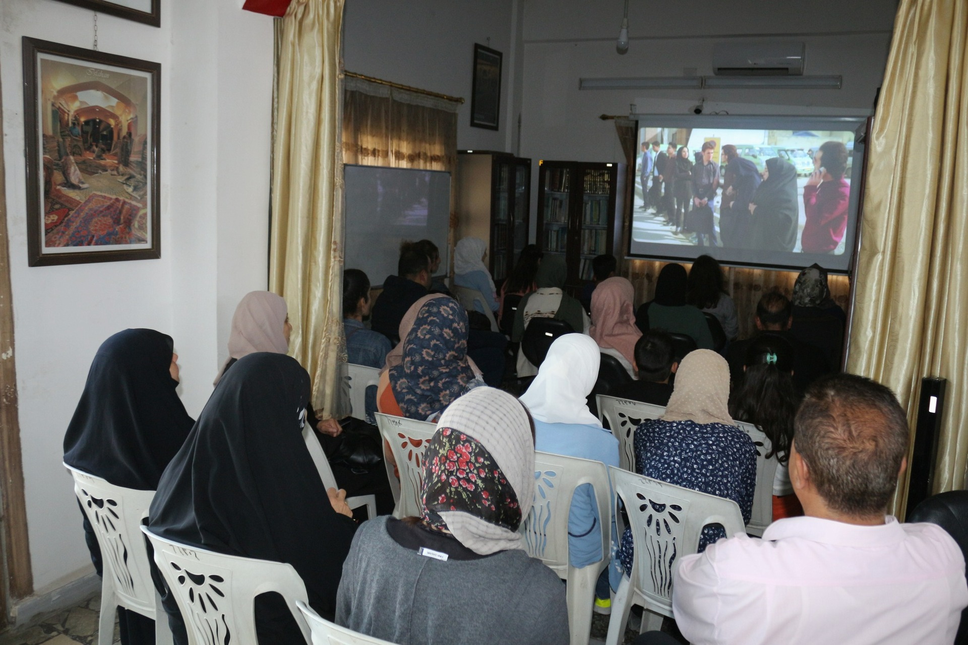 عرض المركز الثقافي لسفارة الجمهورية الإسلامية الإيرانية في اللاذقية فيلماً إيرانياً بعنوان (خمس نجوم) ( بنج ستاره )