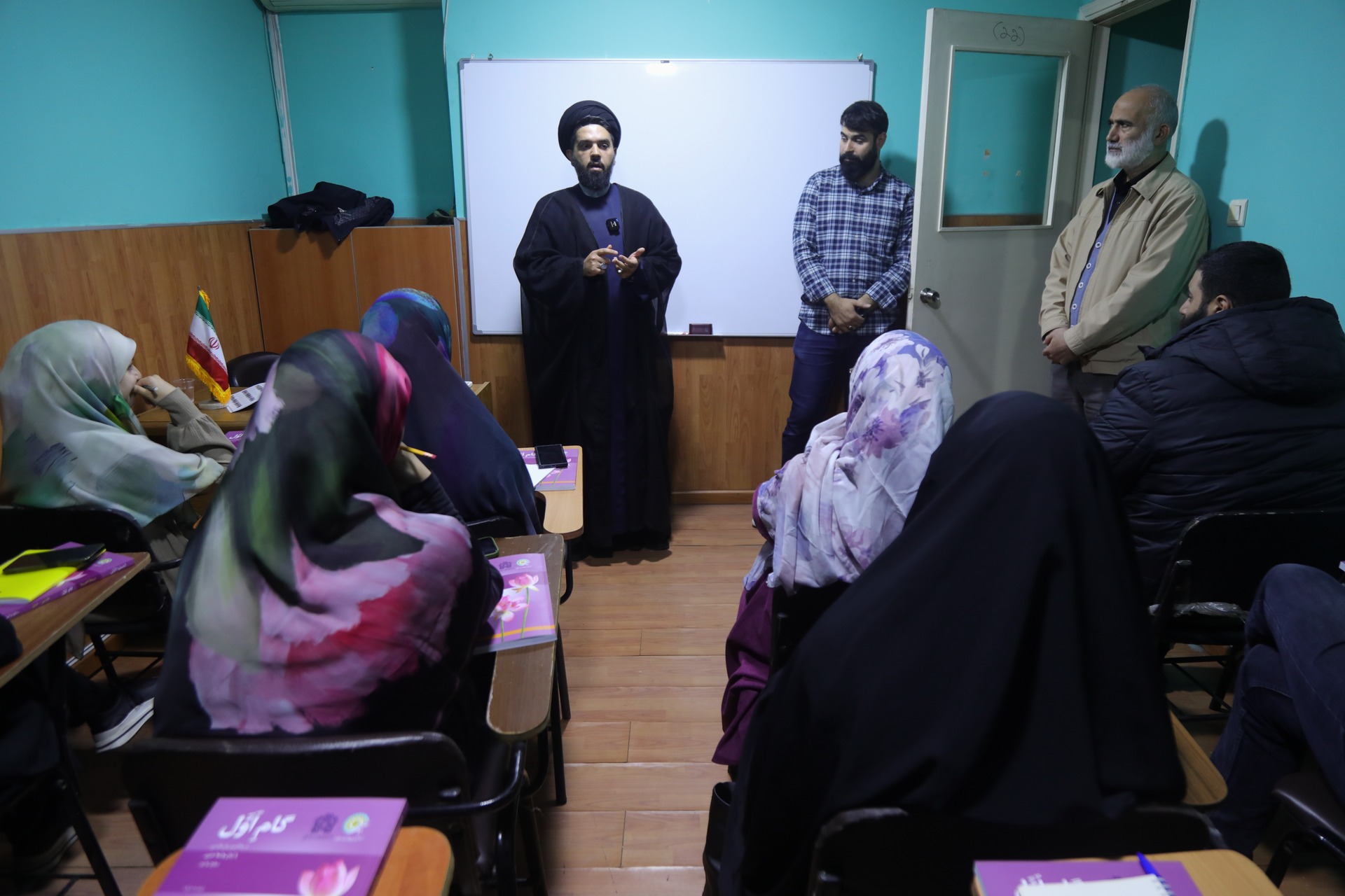 دورة جديدة لتعليم اللغة الفارسية