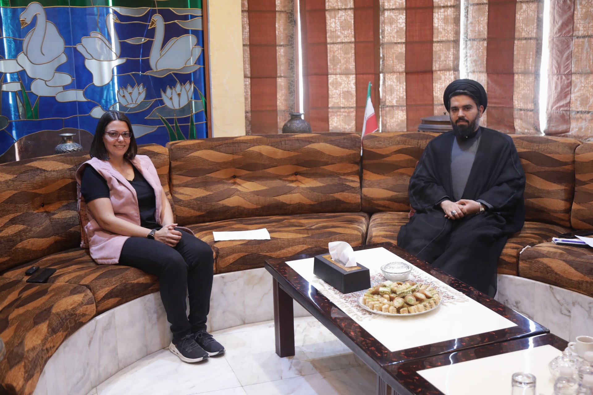 المستشار الثقافي يستقبل رئيسة نقابة العاملين في الإعلام