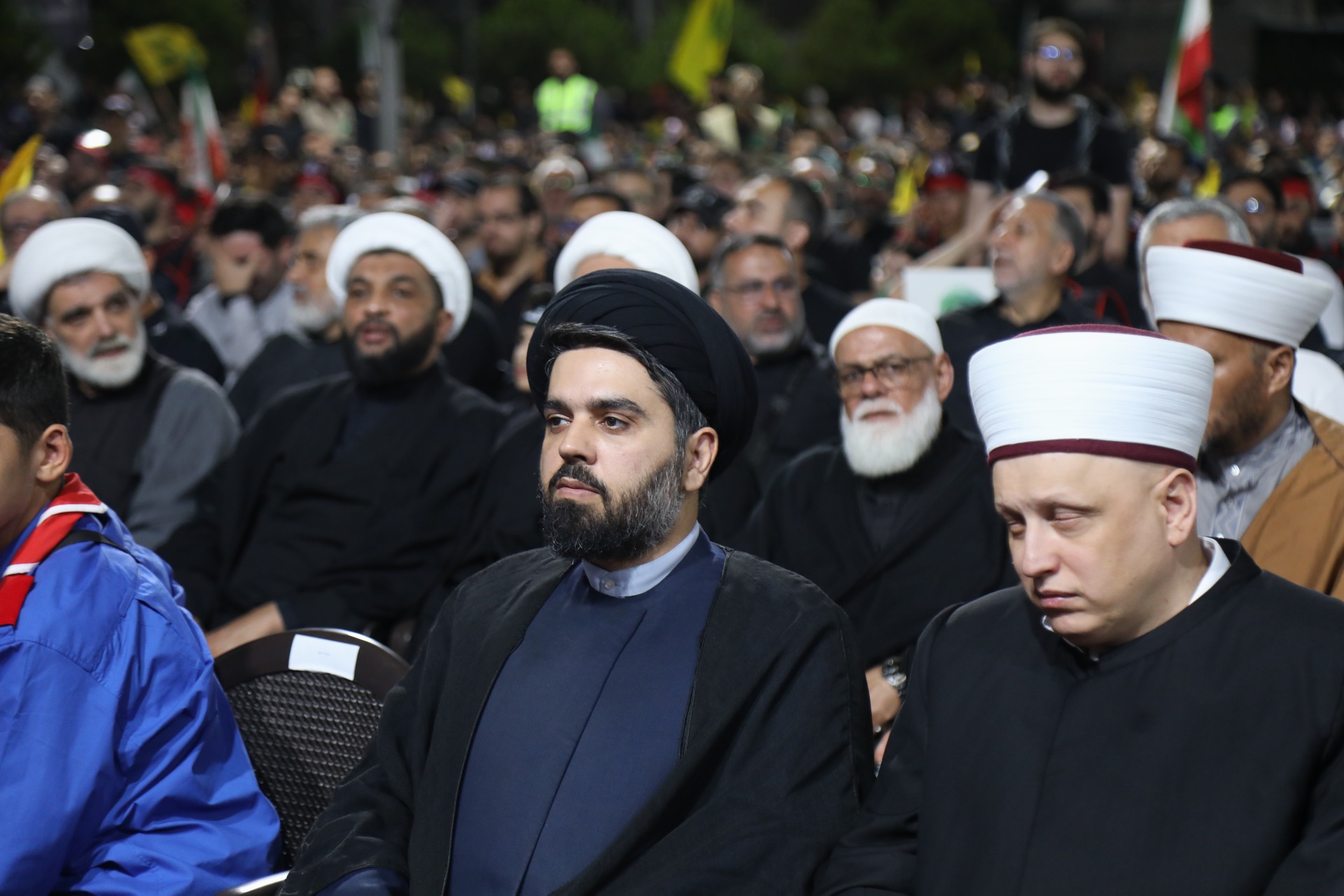 تجمع شعبي كبير في بيروت والمناطق اللبنانية تزامناً مع تشييع القائد الشهيد