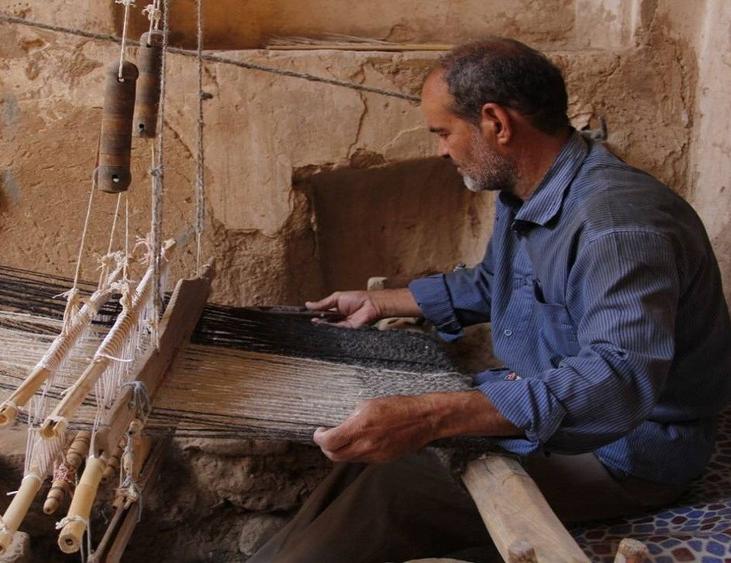 الموتابي: فن ذو حياكات قوية ومتينة