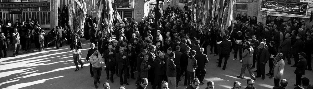 طقس تدوير العَلَم في قرية سيه‌سران… وفاءٌ لشهداء كربلاء الأحرار