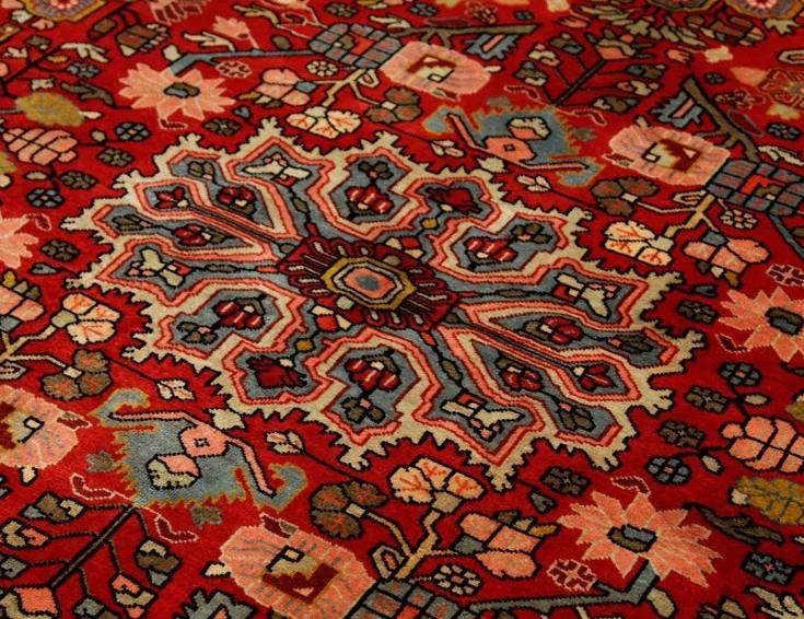 ألوانُ وزخارفُ السجاد النَّهـاوَندي الأصيلة والفريدة