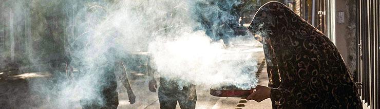 حرق الإسپند: تقليد إيراني عمره آلاف السنين لطرد الطاقات السلبية