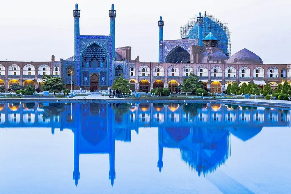مسجد الإمام (مسجد الشاه عبّاس) في أصفهان: تحفةٌ فريدة لا نظير لها في العمارة الصفوية