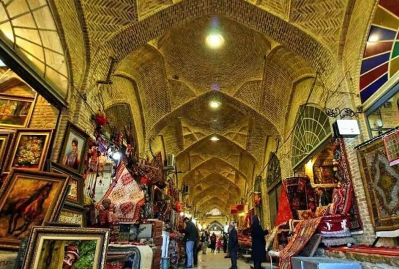 سوق وكيل في شيراز: تحفة العمارة الزندية؛ حين تتجاور التجارة والفن