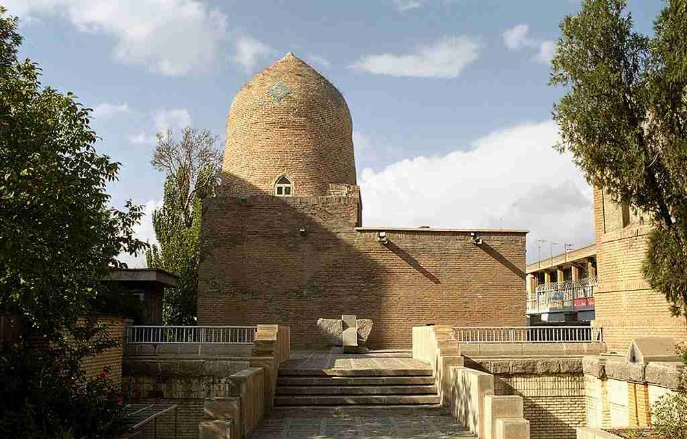 آرامگاه-استر-و-مردخای1_2