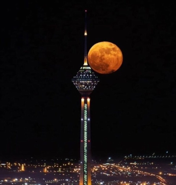 عکس-برج-میلاد-تهران-و-ماه-کامل-در-شب-3-974x1024_2