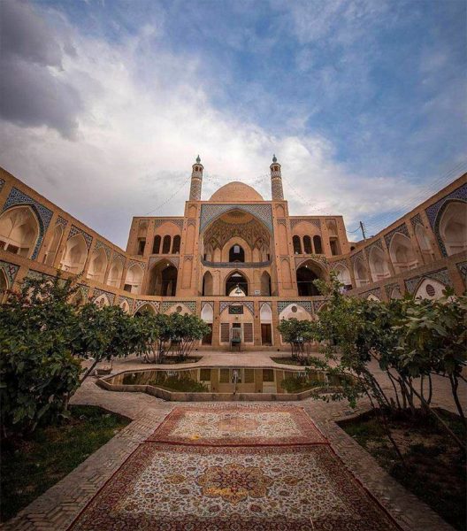 مسجد-آقا-بزرگ-یکی-از-باشکوه-ترین-مساجد-د-174715_2