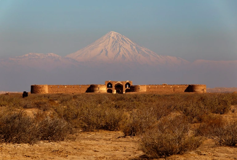 کاروانسرای-دیر-گچین1-Wikipedia_3