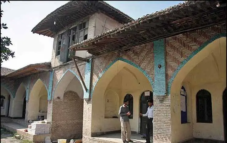 1683366615_798_مدارس-تاریخی-ایران_1