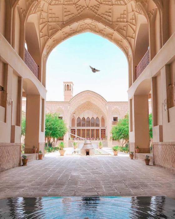 خانه-عامری-ها-یکی-از-تاریخی-ترین-خانه-های-بزرگ-کاشان-1-819x1024_1